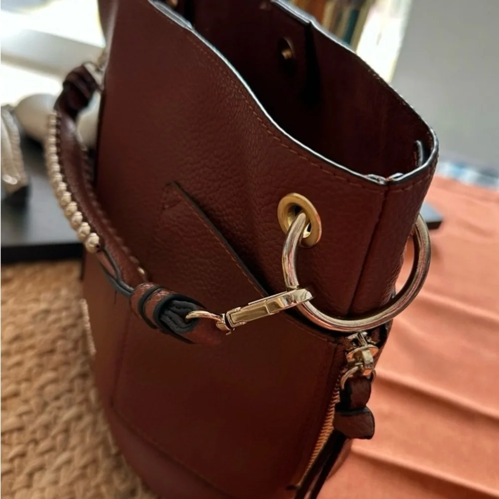 STEVE MADDEN BUCKET BAG NWOT, Chestnut Brown, Gold Bead Accents on Handles